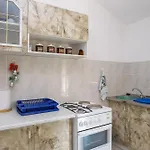Meri Savar